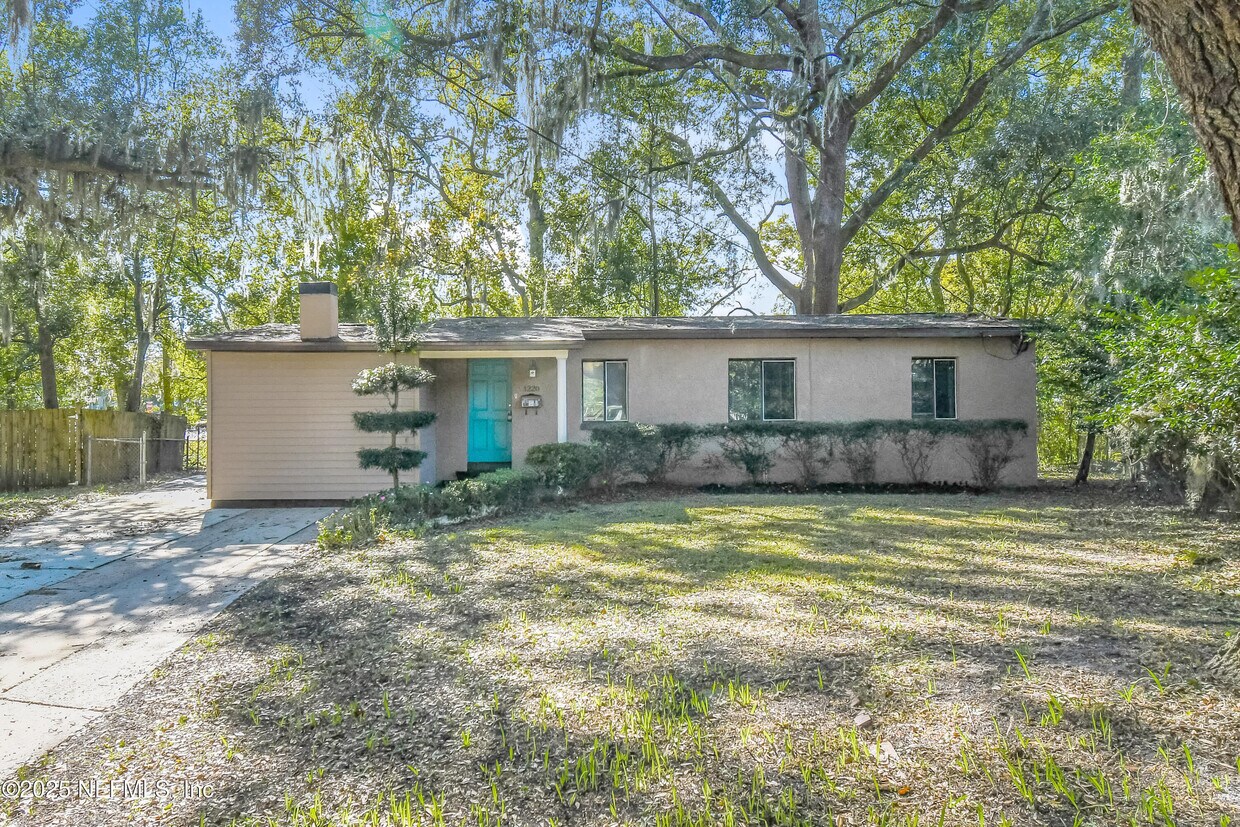 Foto principal - 1220 Adrian Ct