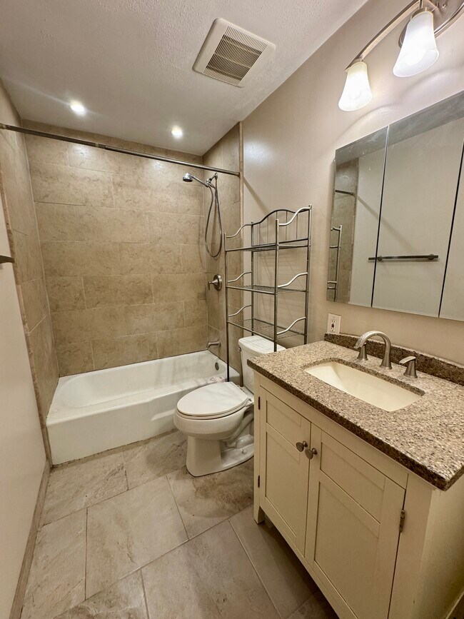 Foto del edificio - 158 Kenmore Pl