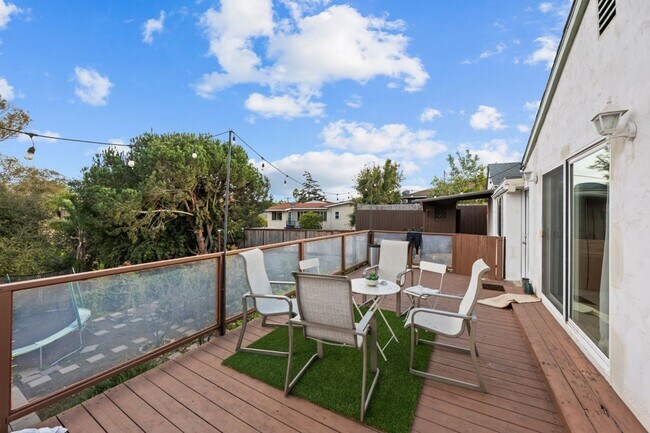 Building Photo - Semi furnished!