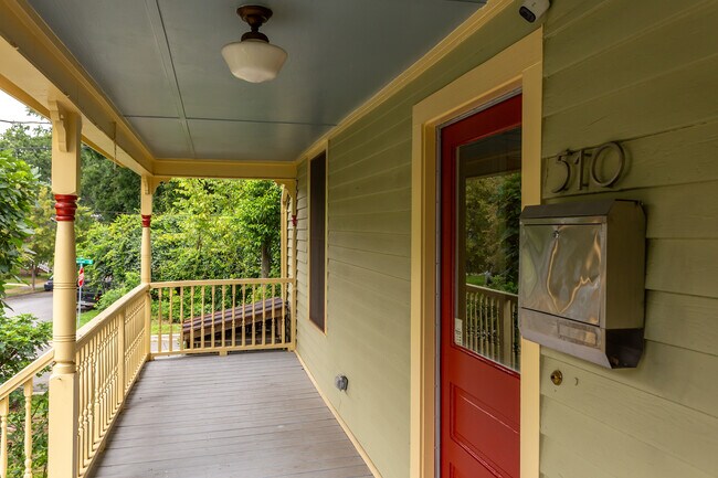 Building Photo - 510 Oakwood Ave