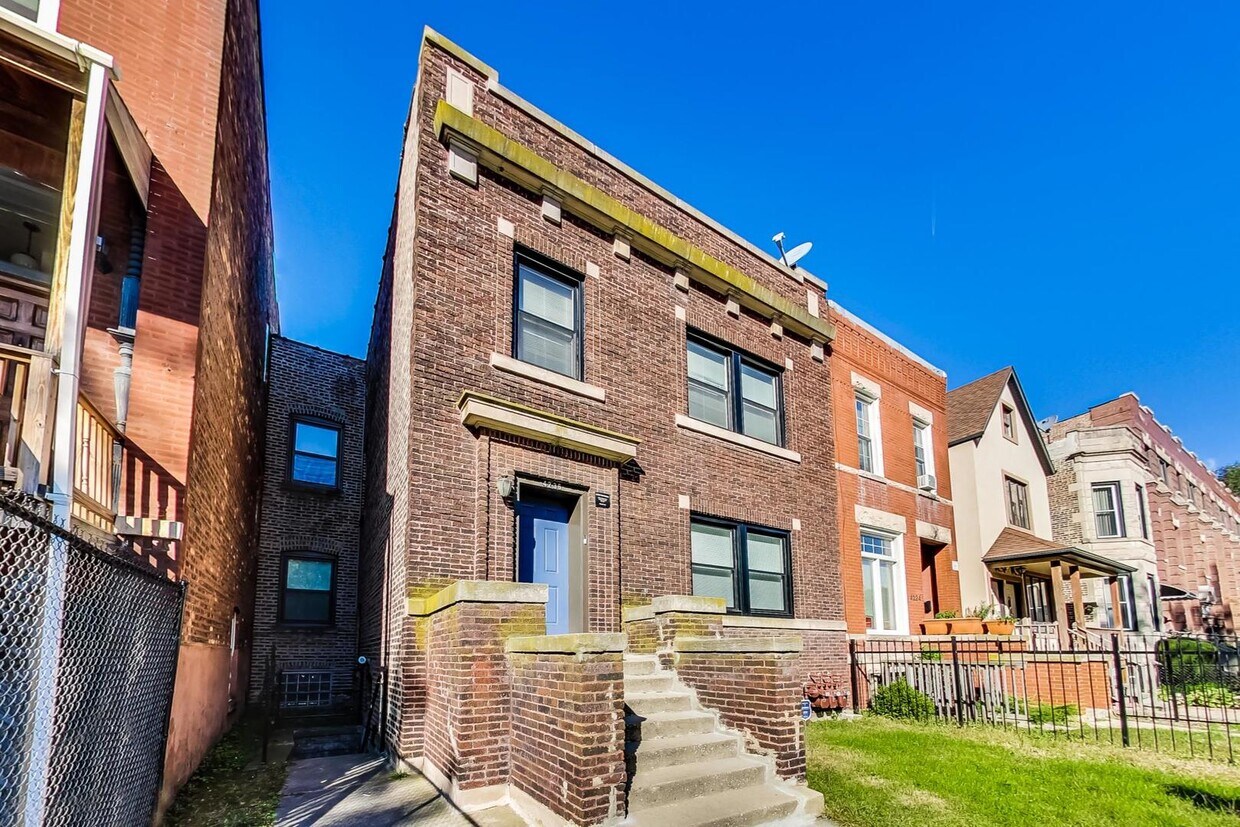 4236 S Champlain Ave, Chicago, IL 60653 House Rental in Chicago, IL