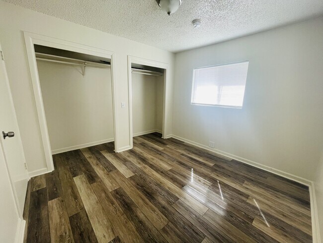 Foto del edificio - 467 McLean Rd