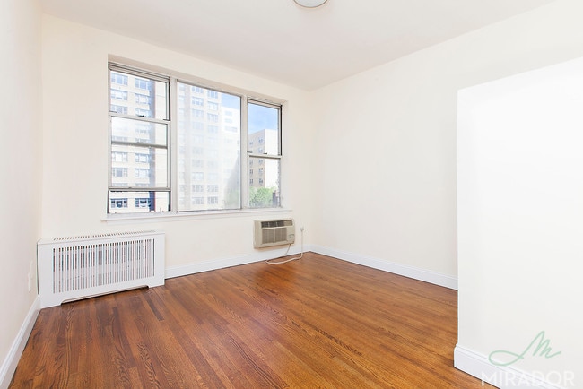 Building Photo - 440 E 85th St