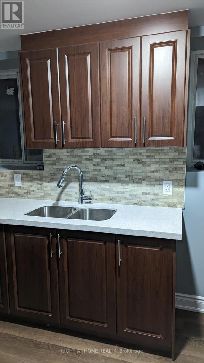 Photo du bâtiment - 1436 Tomkins Rd