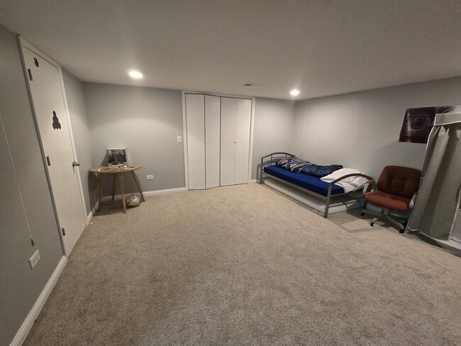 Building Photo - 935 Banbury Ct