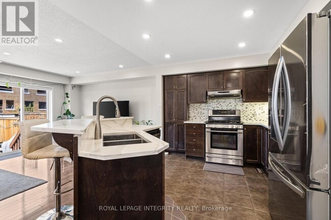 Building Photo - 407 Celtic Ridge Crescent