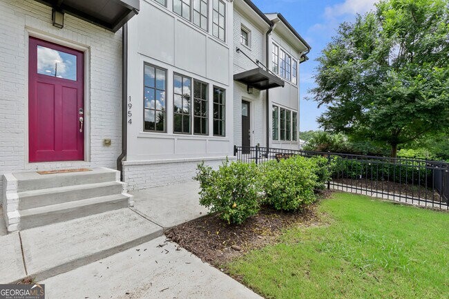 Foto del edificio - 1954 Summit Trace Cir NW