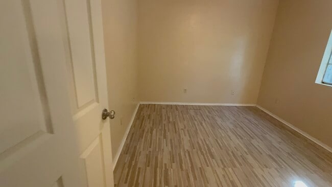 Building Photo - 315 Manuel Dr