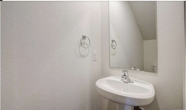 Foto del edificio - Three Bedroom Home in Converse
