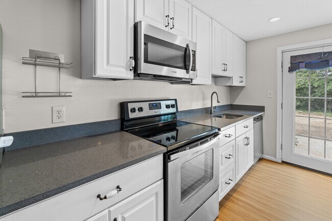 Foto del edificio - 212 Rollins Ave