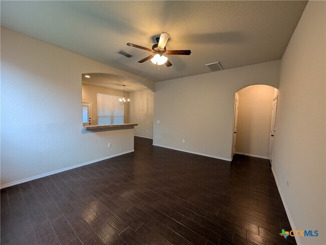 Foto del edificio - 669 Creekside Cir