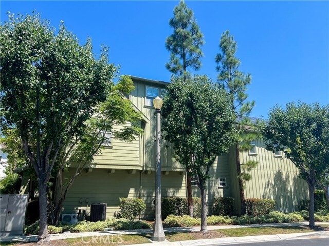 Building Photo - 3 Paddock Pl