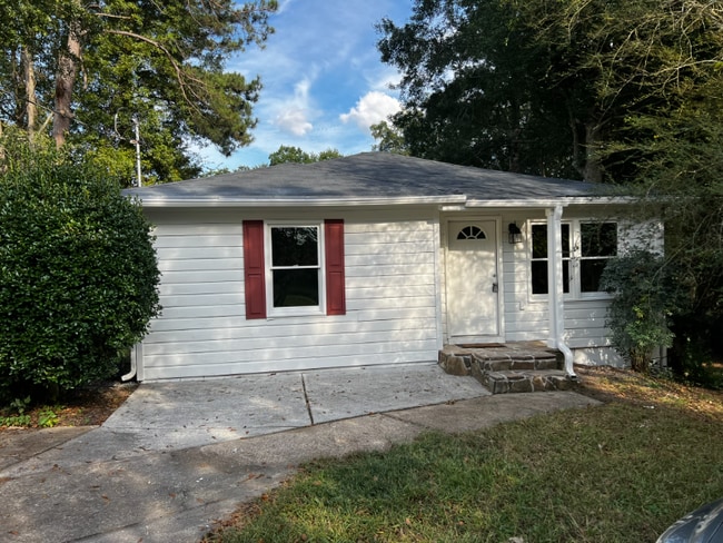 Building Photo - 114 Carnes Dr SE