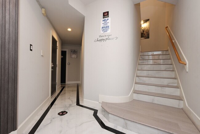 Foto del edificio - 9715 Riddlewood Ln