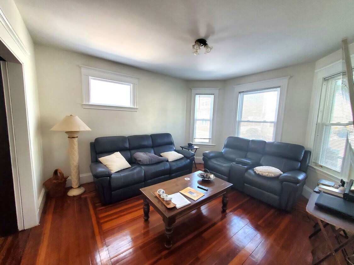 Primary Photo - 250 Belgrade Ave