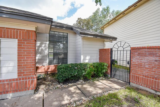 Building Photo - 16186 Golden Sands Dr