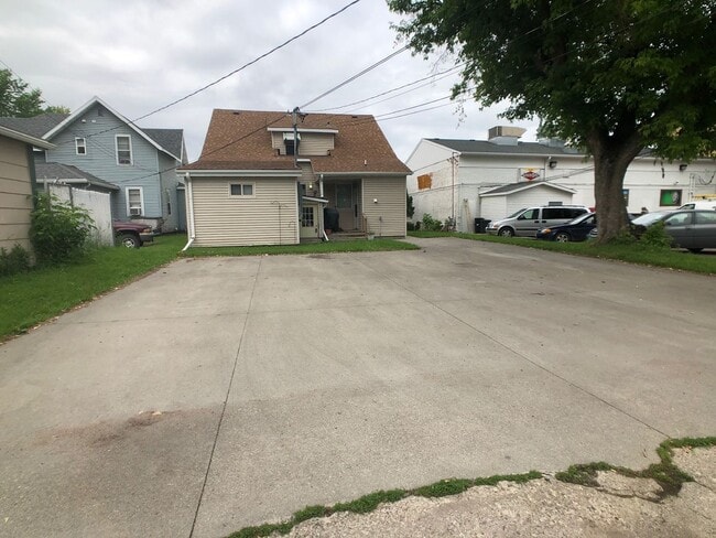 Building Photo - Darin Johnson Triplex