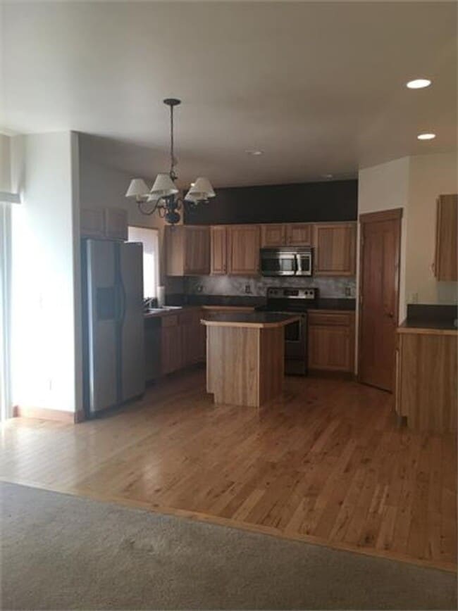 Foto del edificio - Spacious 3-Bed Townhome in West Glenwood