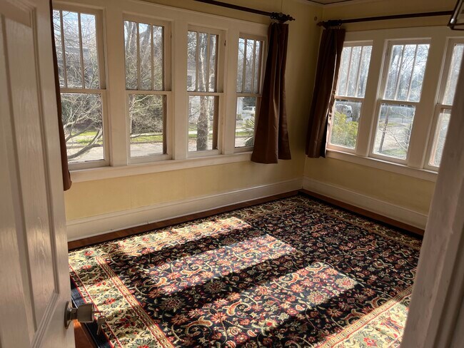 Building Photo - 786 E 5th St