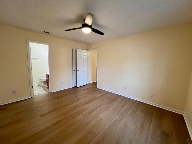 Building Photo - 429 Jonquil Ct