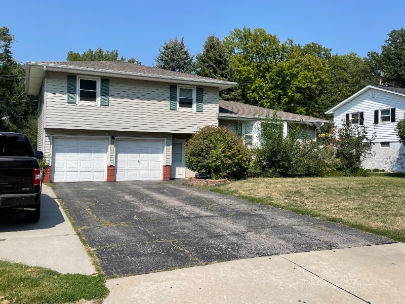 Primary Photo - 10764 Grover St