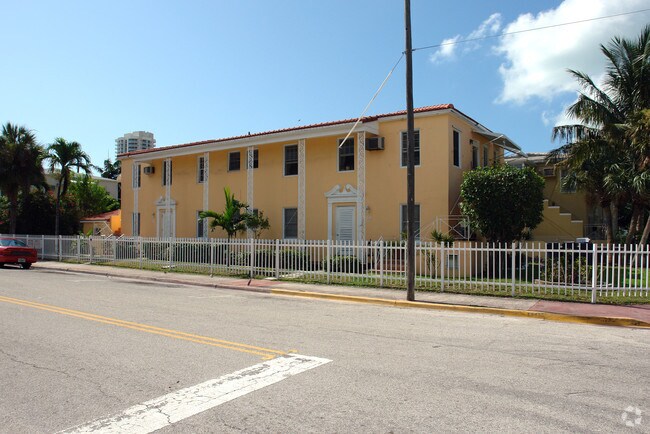 Building Photo - Altos del Mar