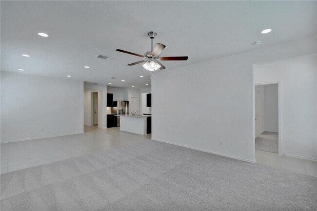 Foto del edificio - 533 Golden Glory Rd