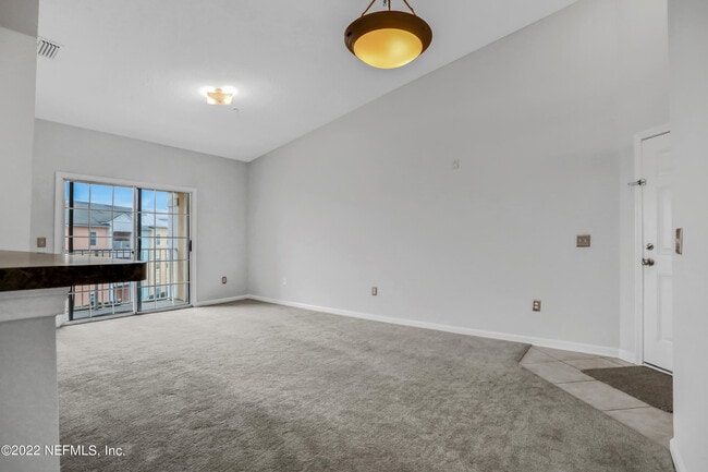 Building Photo - 8210 Green Parrot Rd