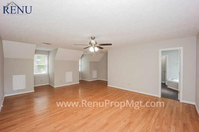 Foto del edificio - Now Available!