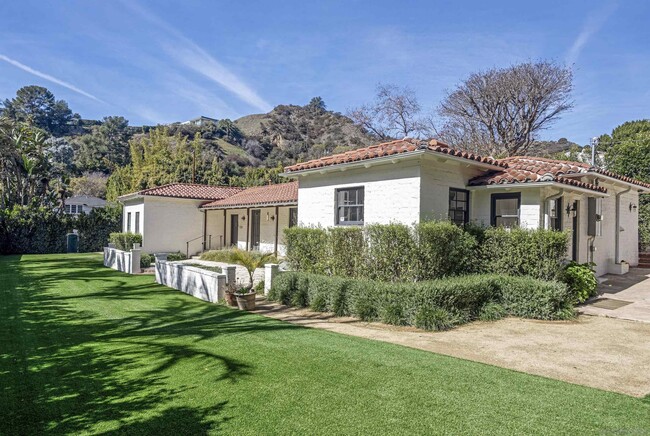 Foto del edificio - 1720 Coldwater Canyon Dr