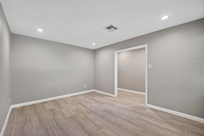 Foto del edificio - 7607 Tanager St