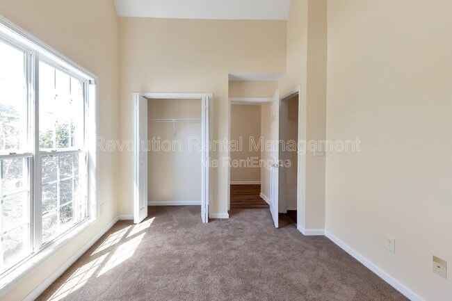 Foto del edificio - 110 Vineyard Ridge Dr
