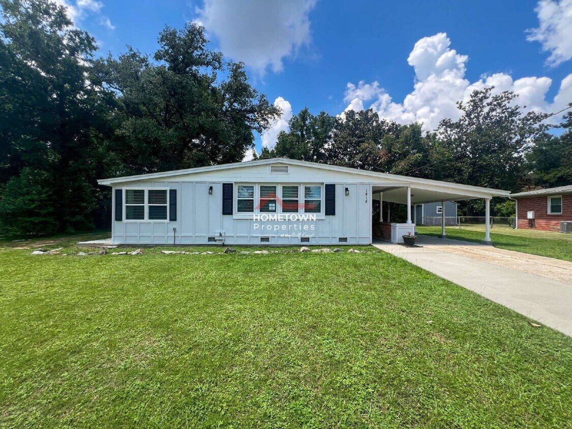 Primary Photo - 1815 Hallmark Dr