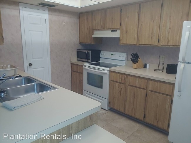 Building Photo - 8071-8077 W Homosassa Trail