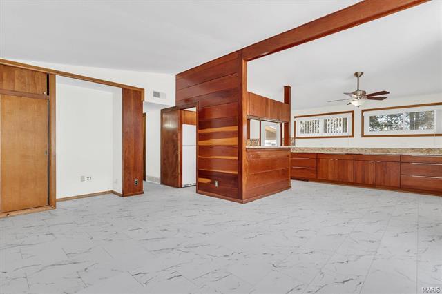 Building Photo - 724 Hutchins Dr