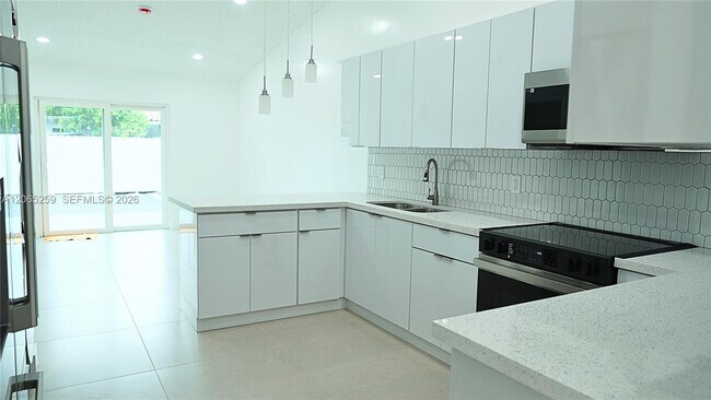 Foto del edificio - 5661 W 21st Ave