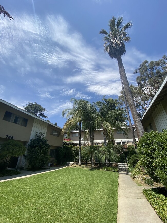 Building Photo - 766 E Mariposa St