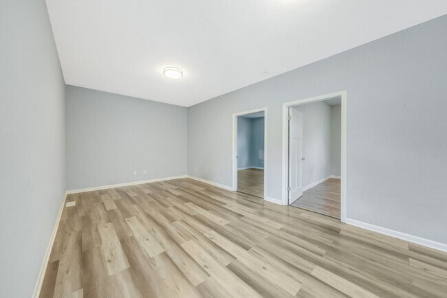 Foto del edificio - 3 BED, 1.5 BATH DUPLEX IN TUSCOLA
