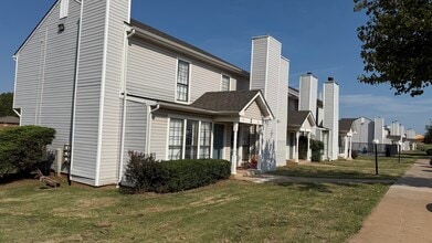 Private Entrance to Your Home - Victoria Park of Edmond