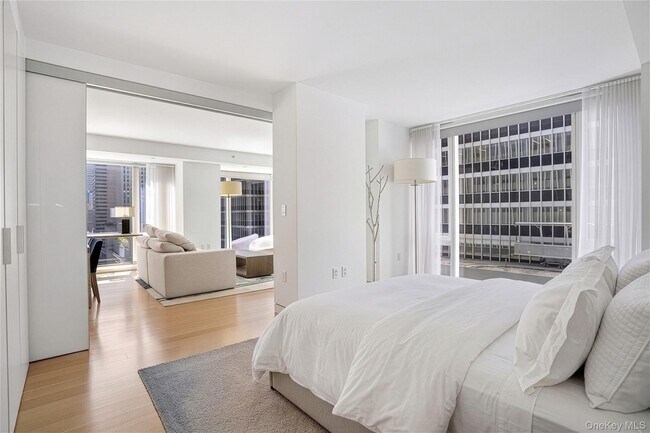 Foto del edificio - 135 W 52nd St