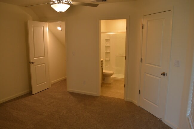 Building Photo - 624 Suzanne Dr