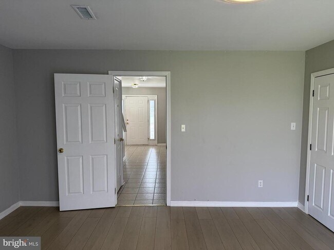 Foto del edificio - 25 Shawn Ln