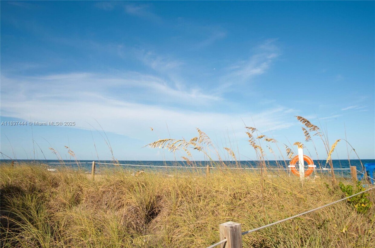 Foto principal - 4109 N Ocean Dr
