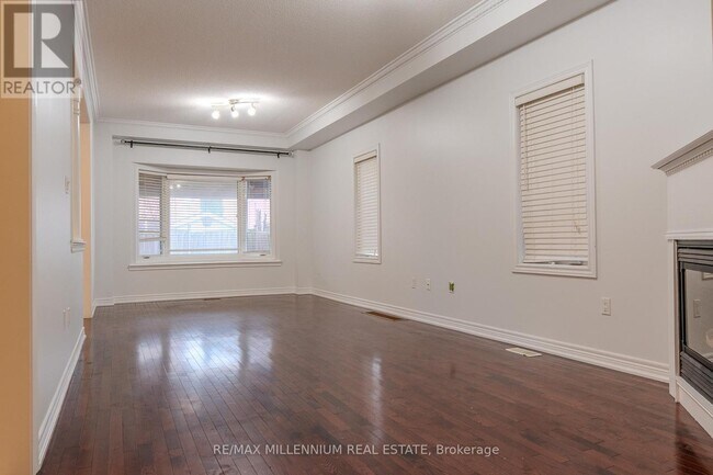 Building Photo - 150 Ozner Crescent