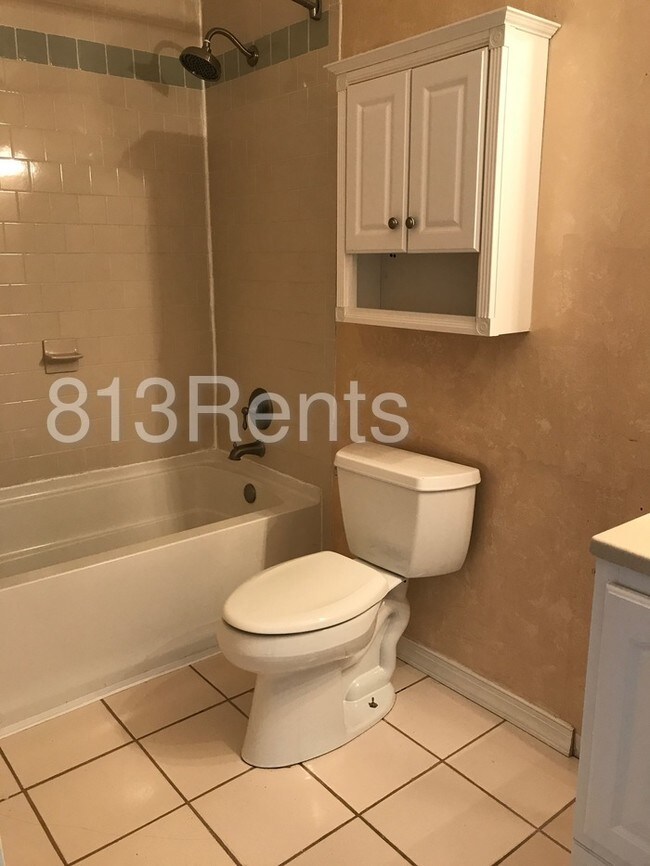 Building Photo - 712 Oak Ridge Dr