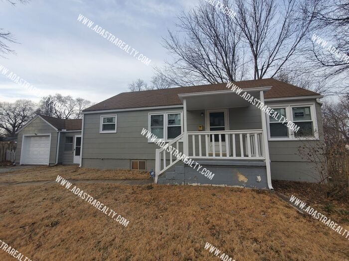 Primary Photo - Spacious Raytown Home-Available NOW!!