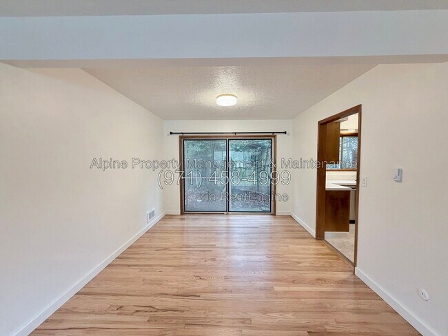 Foto del edificio - 7030 SW Canyon Crest Dr