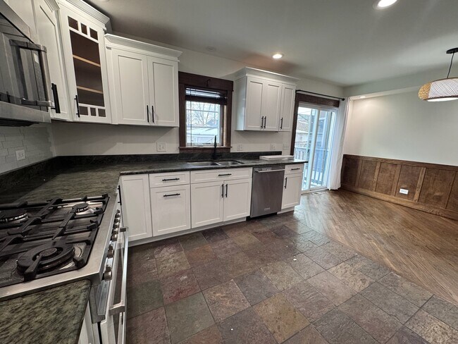 Foto del edificio - 754 Spring Rd