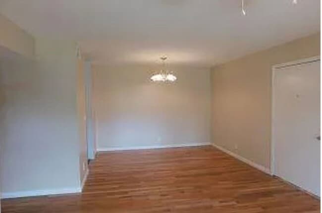 Building Photo - 420 Walton Ln