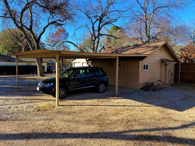 Building Photo - 2401 Arbrook Blvd